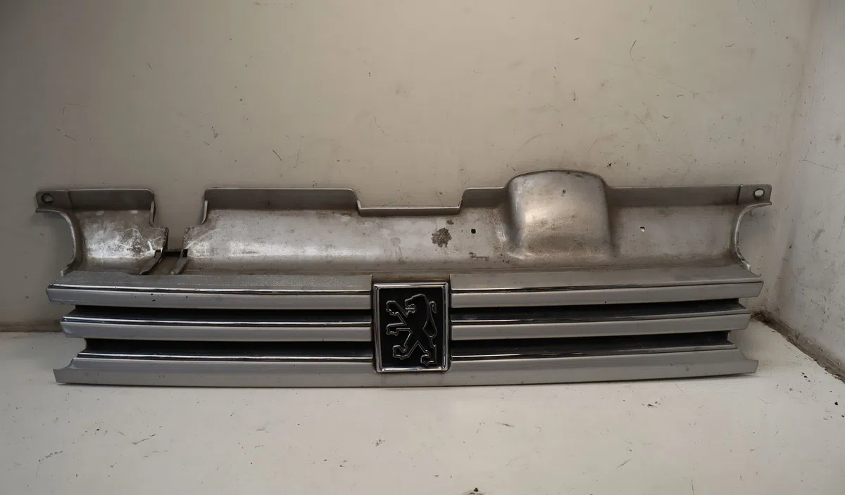 Calandre Peugeot 405 II (4B) 1.8 (1992-1995) occasion — photo 2