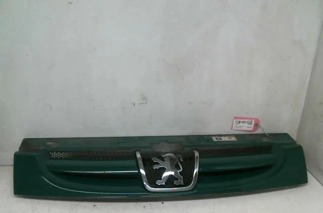 Calandre Peugeot PARTNER Monospace (5_, G_) 1.6 hdi 75 (2005-2008) 4 portes occasion — photo 3