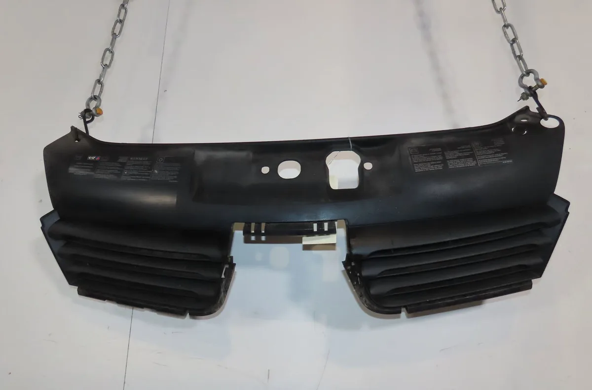 Calandre Renault CLIO II (BB_, CB_) 1.2 16v (bb05, bb0w, bb11, bb27, bb2t, bb2u, bb2v, cb05,... (2001-2016) 3 portes occasion