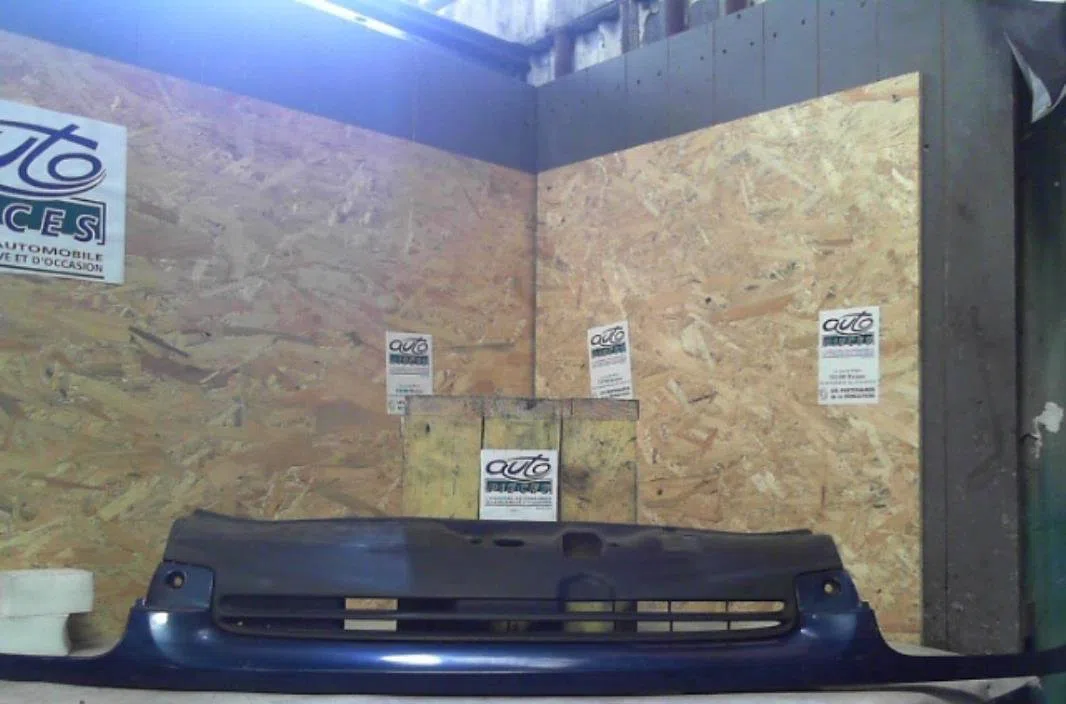 Calandre Renault CLIO II (BB_, CB_) 1.4 16v (b-cb0p, bb13) (2000-2008) 5 portes occasion — photo 3
