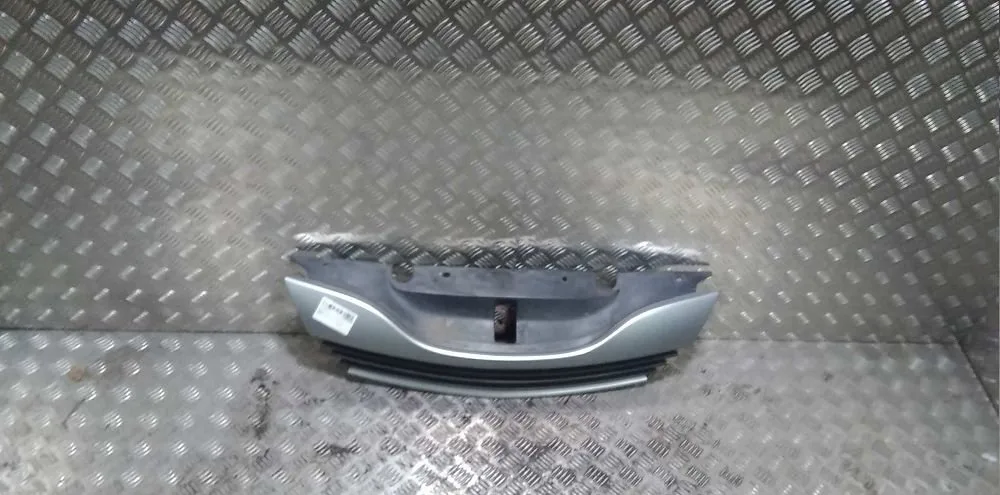 Calandre Renault LAGUNA II (BG0-1_) 2.0 16v ide (bg0n) (2001-2007) occasion