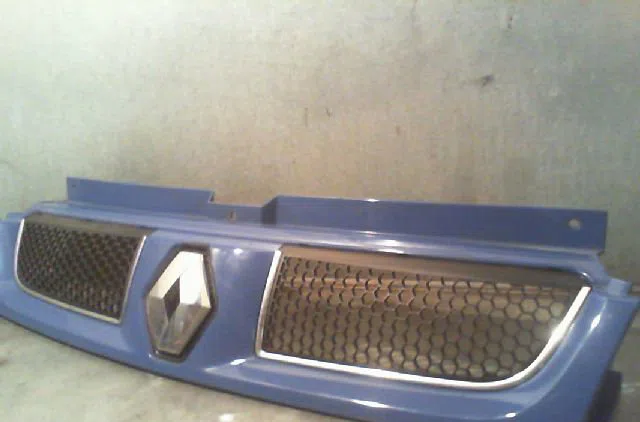 Calandre RENAULT TRAFIC 2004 occasion — photo 2