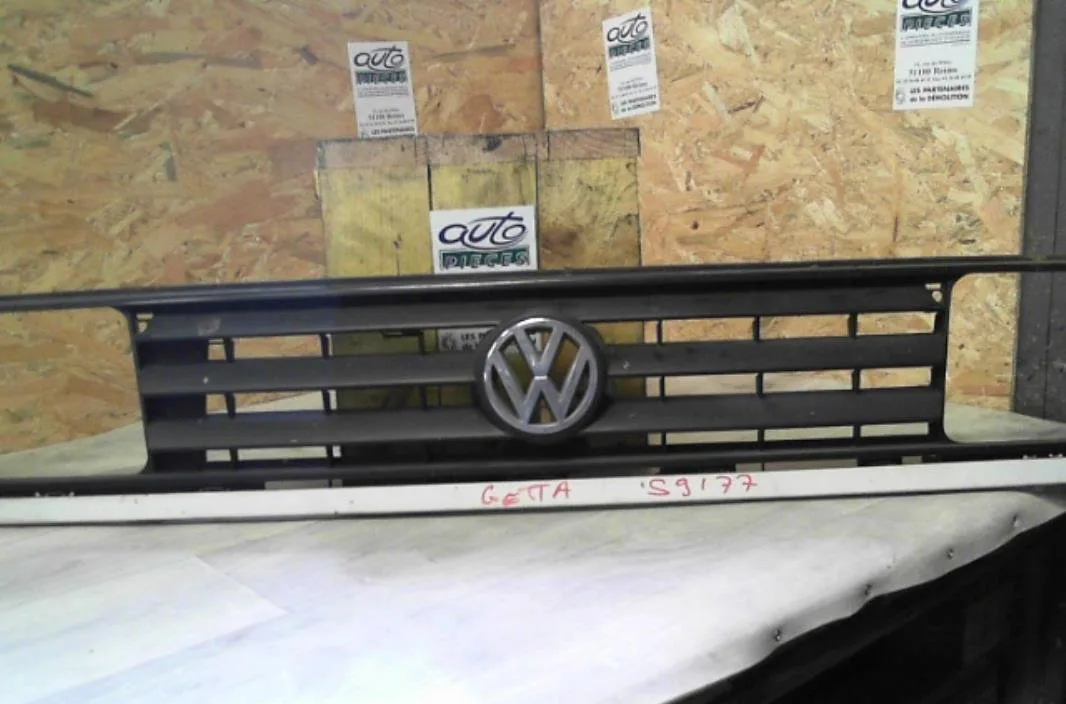 Calandre Volkswagen JETTA II (19E, 1G2, 165) 1.3 (1984-1987) occasion