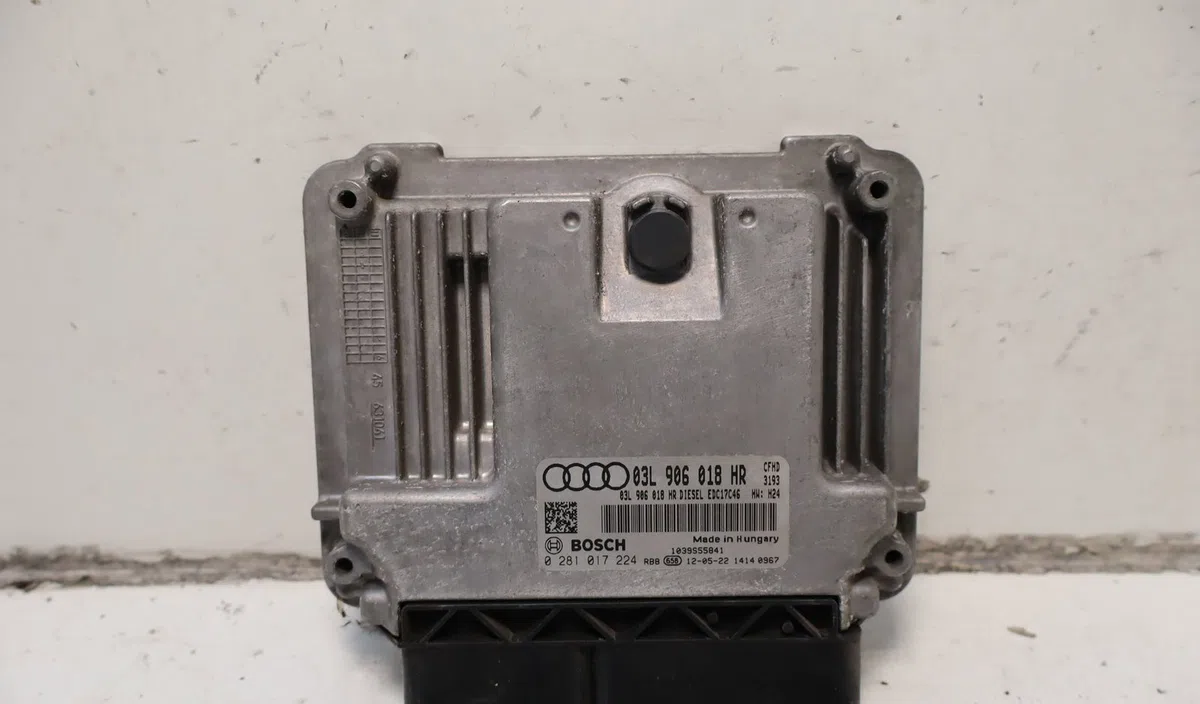 Calculateur moteur Audi A1 Sportback (8XA, 8XF) 2.0 tdi (2012-2015) occasion — photo 2