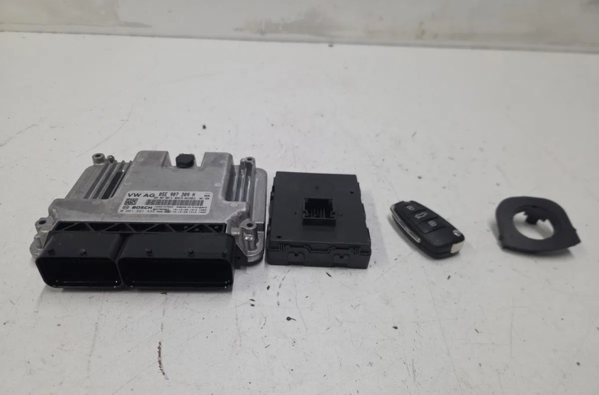 Calculateur moteur AUDI A3 3 CABRIO PHASE 2 occasion — photo 2