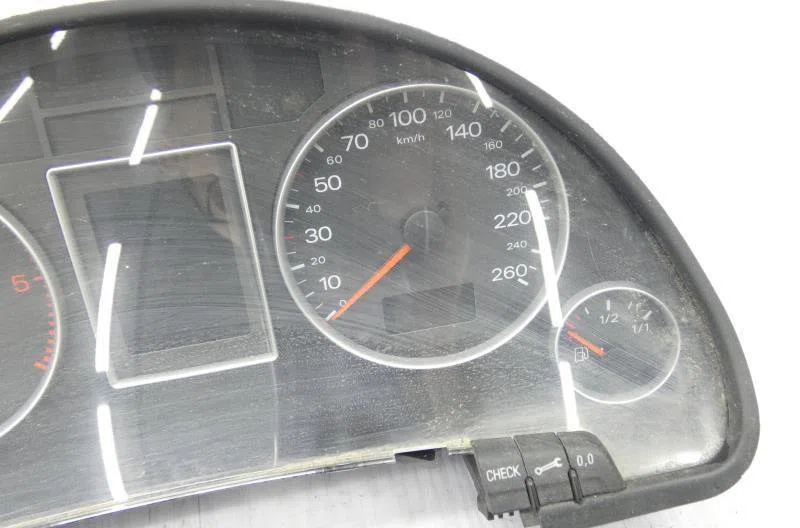 Calculateur moteur AUDI A4 2 PHASE 1 occasion — photo 3