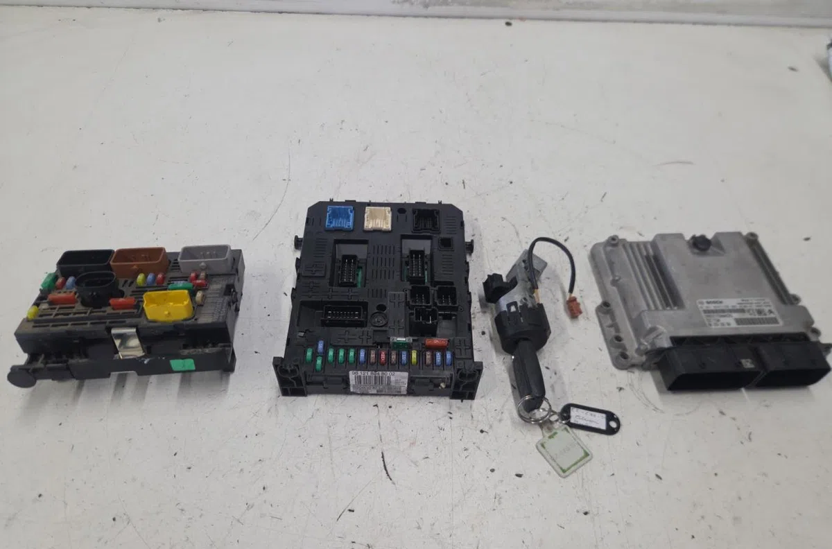 Calculateur moteur CITROEN BERLINGO 2 PHASE 3 occasion — photo 2