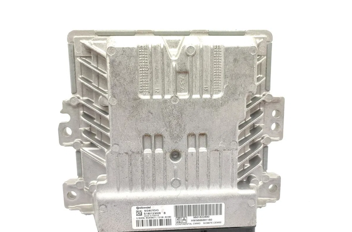 Calculateur moteur CITROEN C4 2 PHASE 1 occasion — photo 3