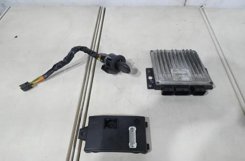 Calculateur moteur DACIA SANDERO 1 occasion — photo 4
