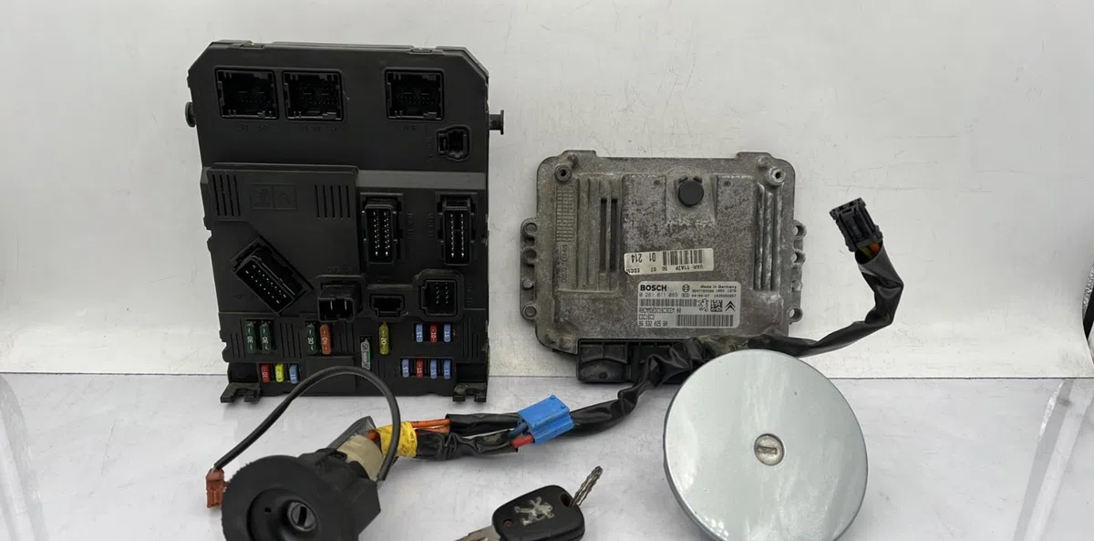 Calculateur moteur PEUGEOT 206 PHASE 2 occasion — photo 2