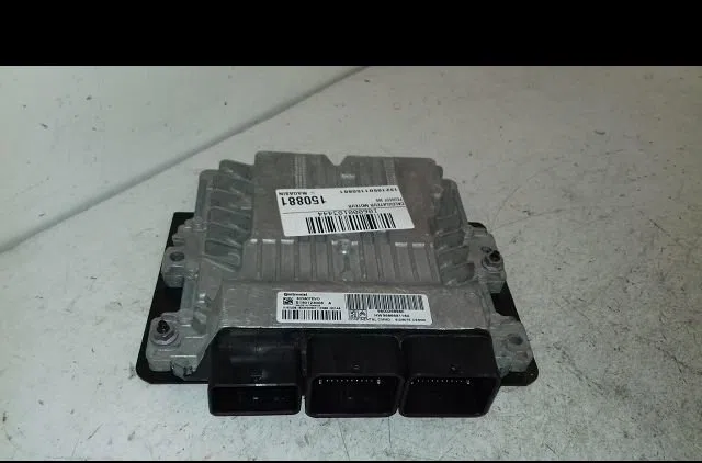 Calculateur moteur PEUGEOT 308 occasion — photo 2