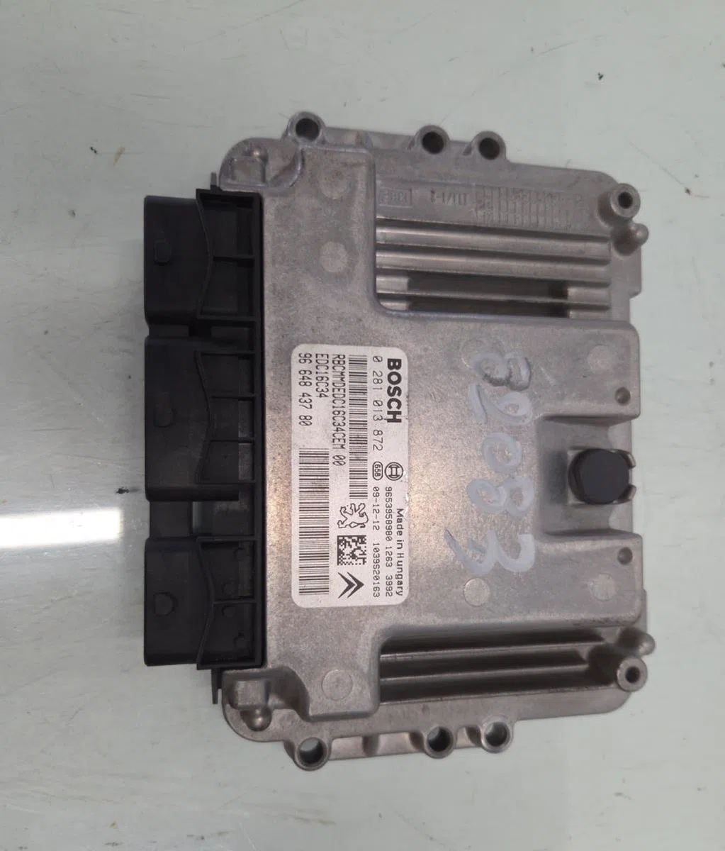 Calculateur moteur PEUGEOT PARTNER 2 PHASE 1 occasion — photo 2