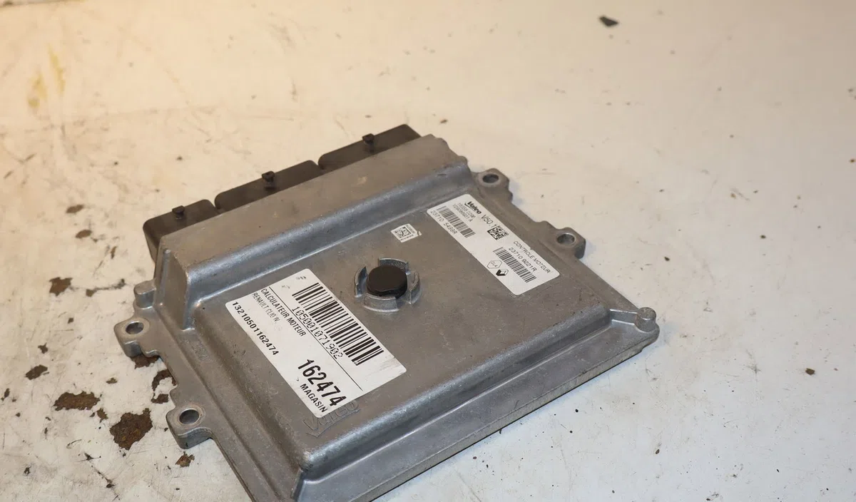 Calculateur moteur Renault CLIO IV (BH_) 0.9 tce 90 (2012) 5 portes occasion — photo 2