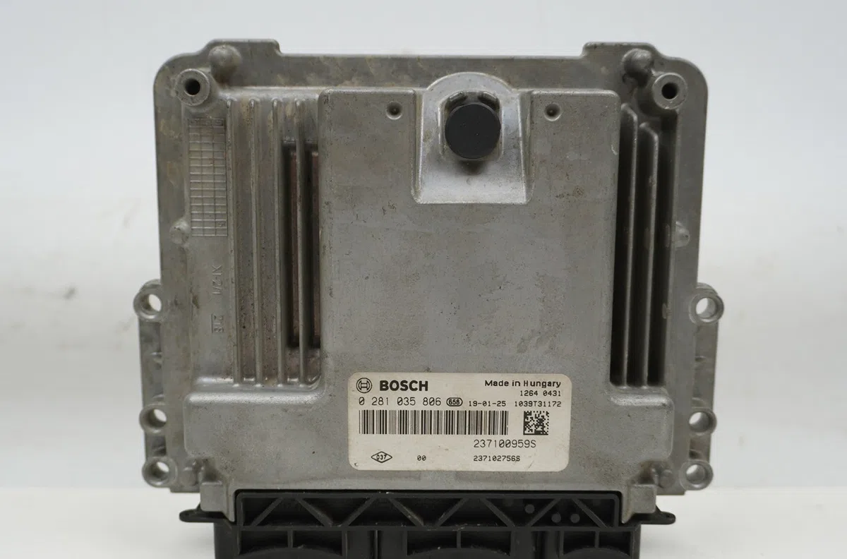 Calculateur moteur Renault CLIO IV (BH_) 1.5 dci 90 (2012) 5 portes occasion — photo 2