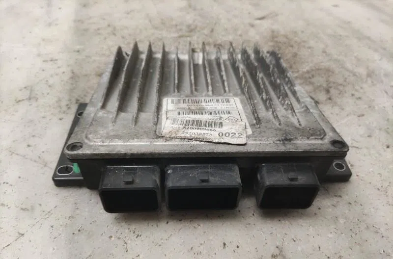 Calculateur moteur RENAULT KANGOO 2 PHASE 1 occasion — photo 2