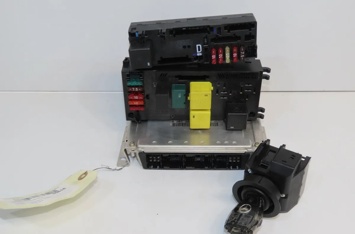Calculateur moteur Renault KANGOO Express (FW0-1_) 1.5 dci 75 (fw07, fw10, fw04) (2010) 4 portes occasion — photo 2