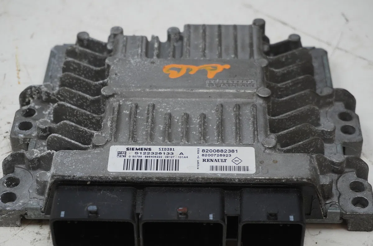 Calculateur moteur Renault LAGUNA III (BT0-1) 1.5 dci (bt00, bt0a, bt0t, bt1j) (2007-2015) 5 portes occasion — photo 3