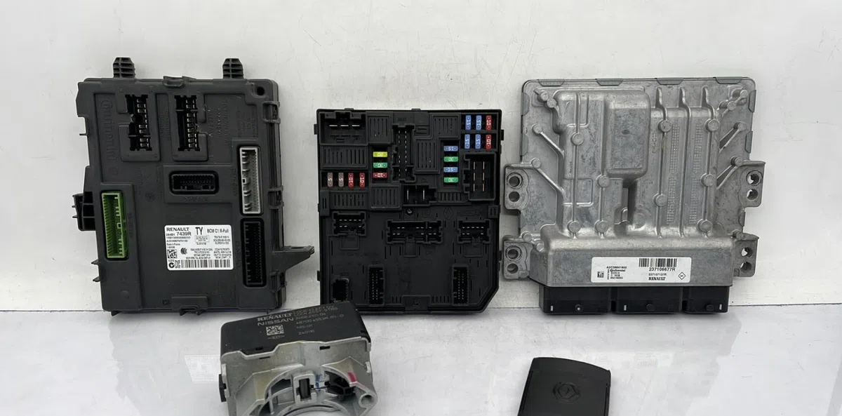 Calculateur moteur RENAULT MEGANE 4 PHASE 1 occasion — photo 2