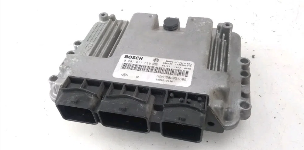 Calculateur moteur Renault TRAFIC II Camionnette (FL) 1.9 dci 80 (fl0b) (2001-2006) occasion — photo 2