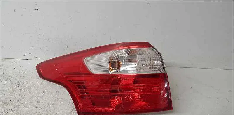 Catadioptre arg FORD FOCUS III occasion — photo 2