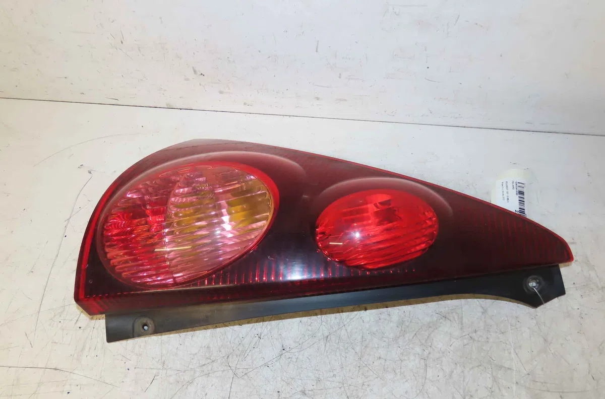 Catadioptre arg PEUGEOT 107 occasion — photo 2