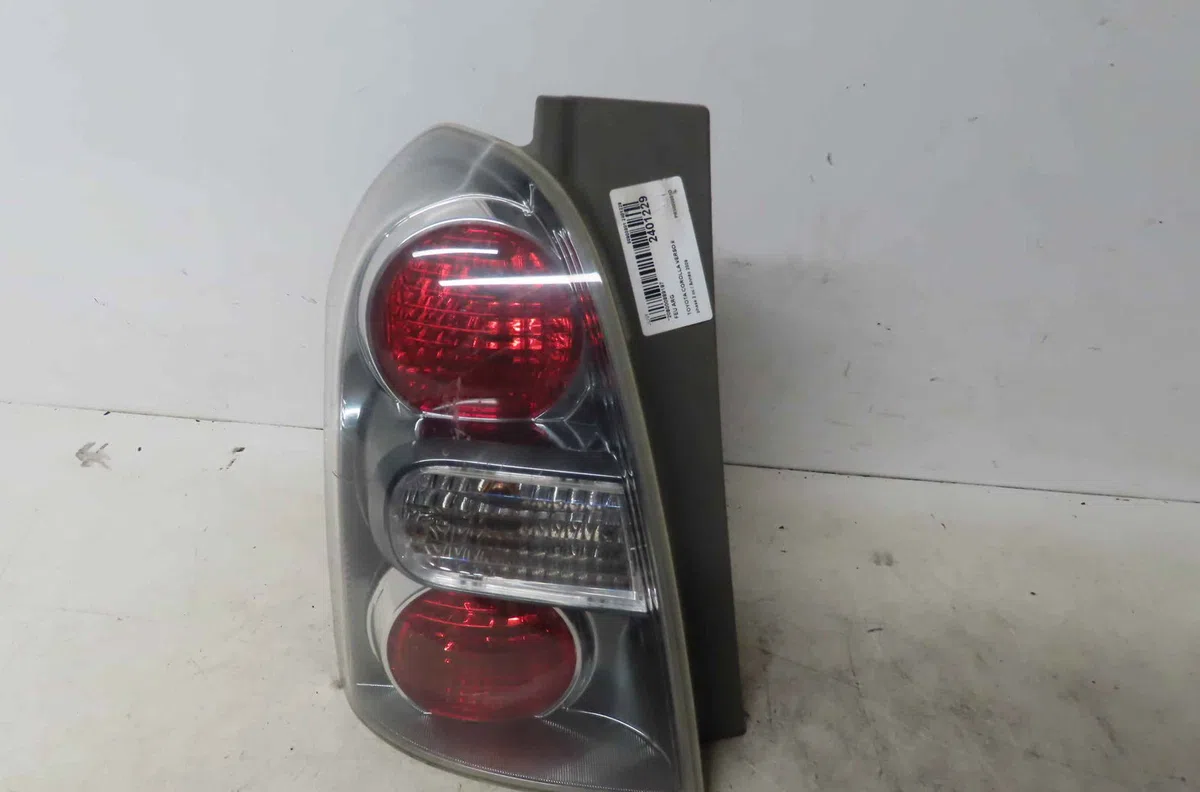 Catadioptre arg TOYOTA COROLLA VERSO II occasion — photo 2