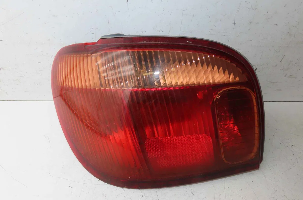 Catadioptre arg TOYOTA YARIS I occasion — photo 2