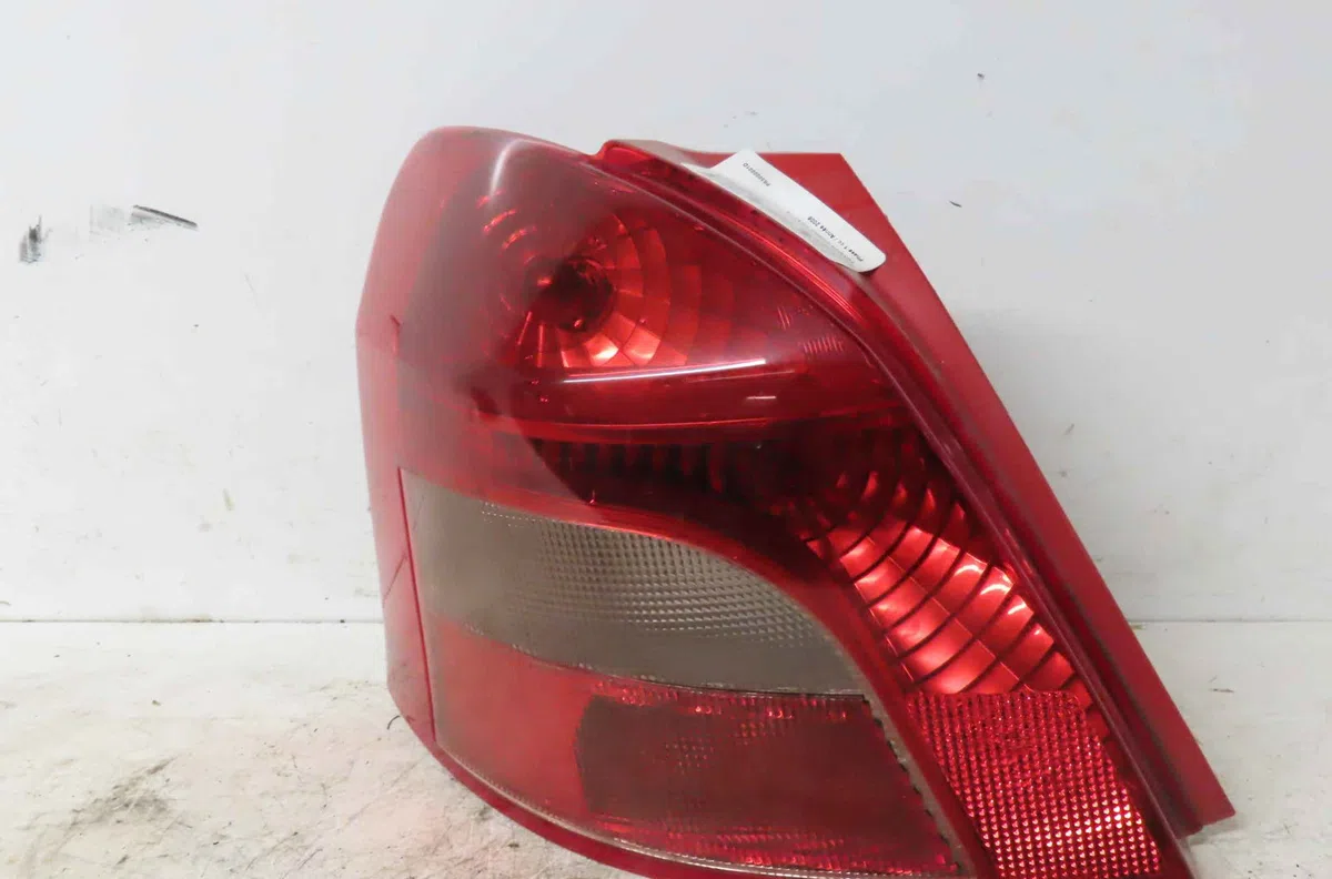 Catadioptre arg TOYOTA YARIS II occasion — photo 4