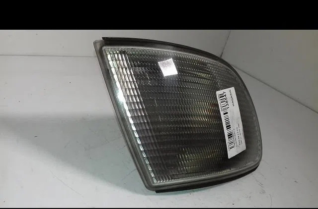 Clignotant droit Audi A6 C4 (4A2) 2.5 tdi (1994-1997) occasion — photo 2