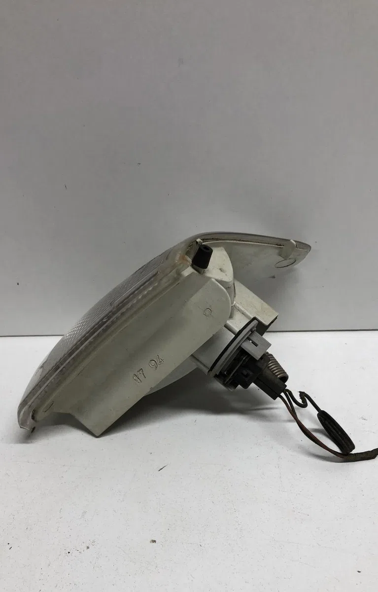 Clignotant droit Ford FIESTA III (GFJ) 1.3 cat (1991-1997) occasion — photo 2