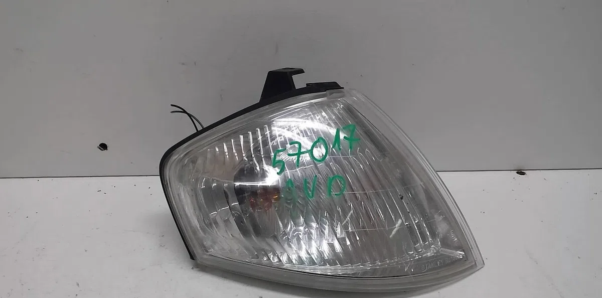Clignotant droit Mazda 323 F VI (BJ) 1.5 16v (bj5w) (1998-2001) occasion — photo 2