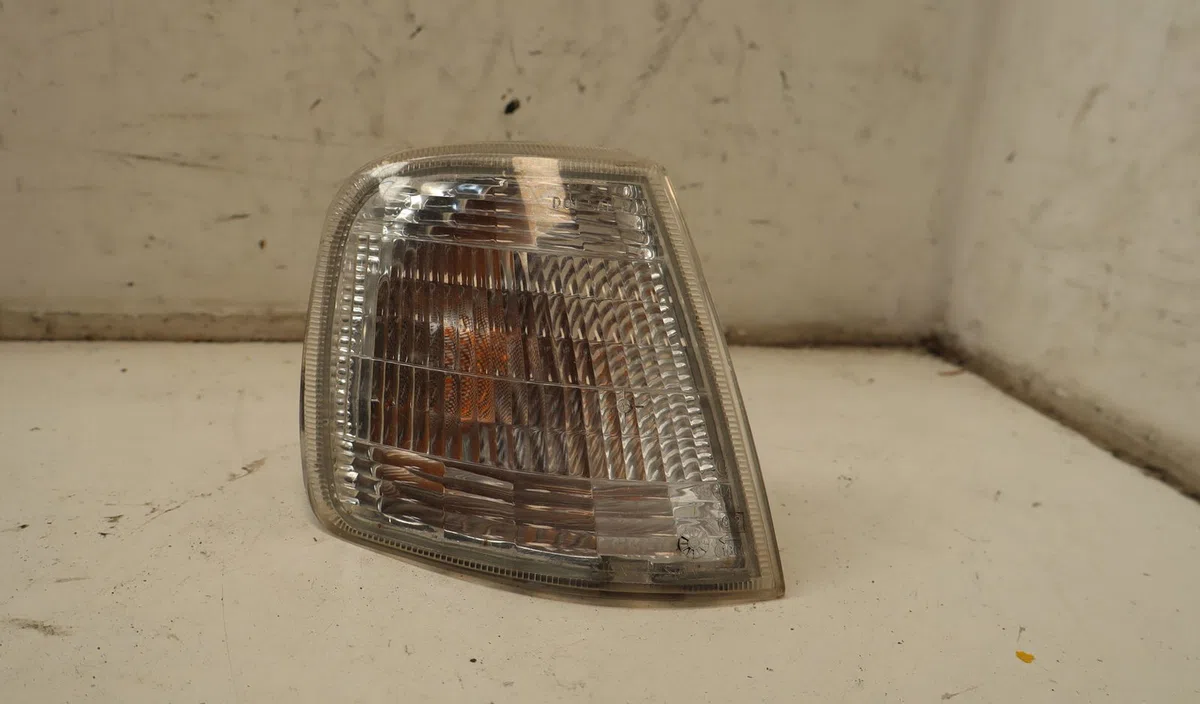 Clignotant droit Peugeot 405 II (4B) 1.8 (1992-1995) occasion — photo 2