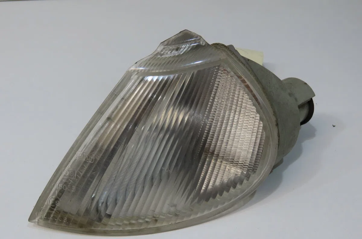 Clignotant droit Renault LAGUNA I (B56_, 556_) 2.2 d (b56f-2) (1993-2001) occasion — photo 2