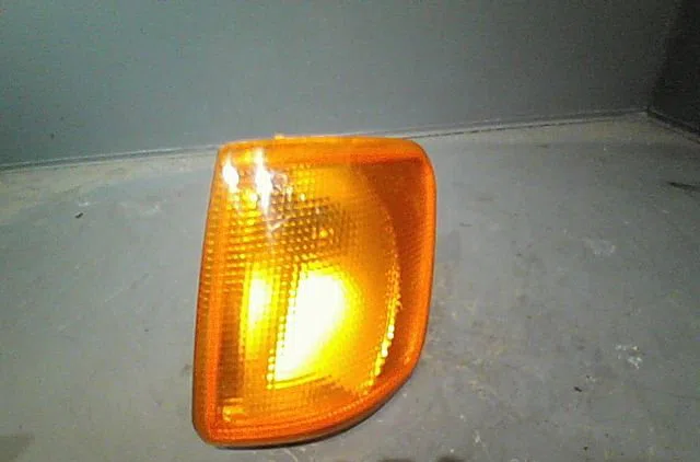 Clignotant gauche FORD FIESTA III Phase 1 03-1989--01-1994 occasion — photo 2