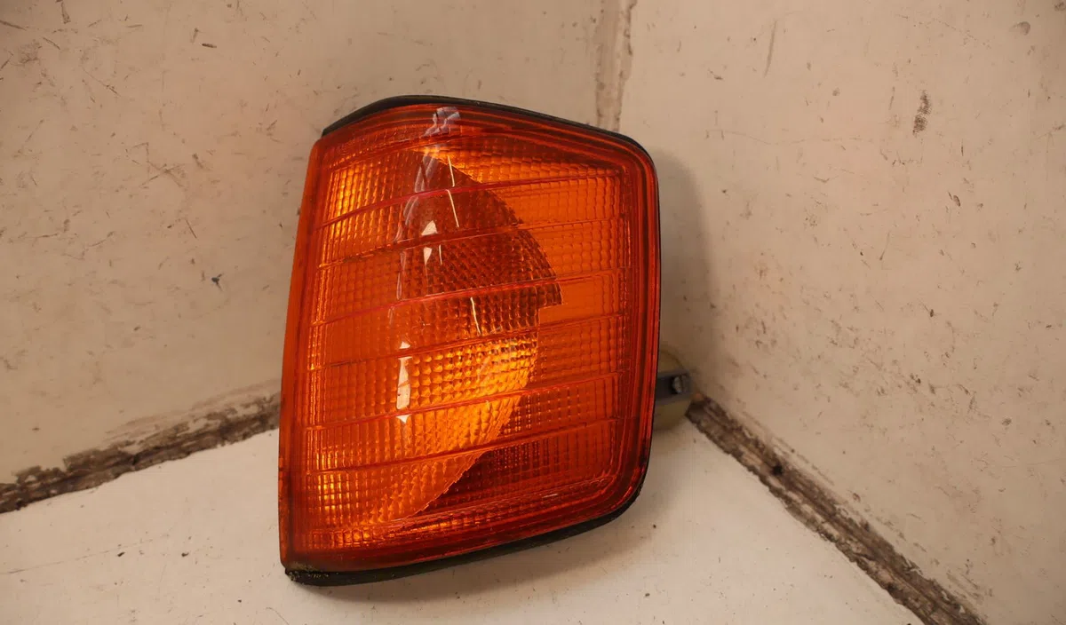 Clignotant gauche Mercedes-benz 190 (W201) E 2.0 (201.024) (1985-1986) occasion — photo 4