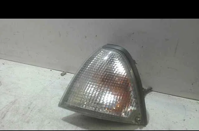 Clignotant gauche NISSAN PRIMERA I occasion — photo 3