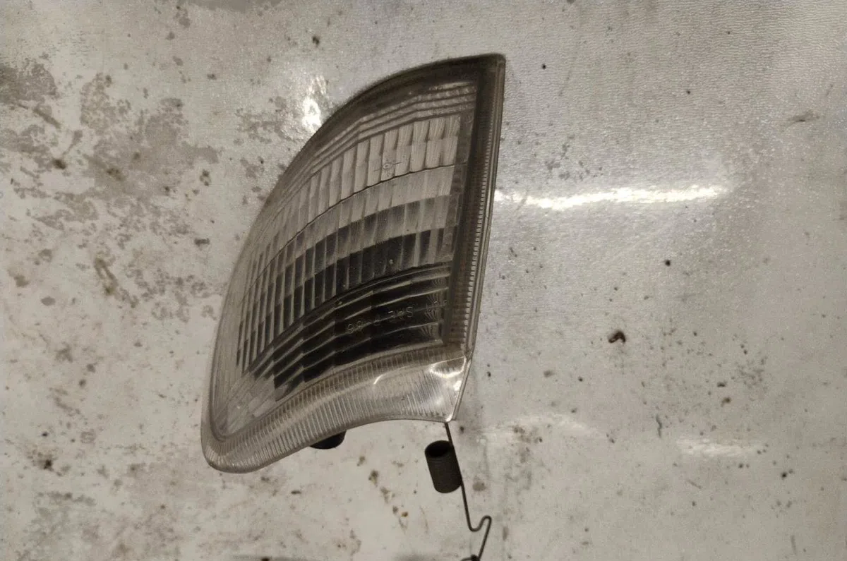 Clignotant gauche Peugeot 405 II Break (4E) 1.9 d (1992-1996) occasion — photo 4