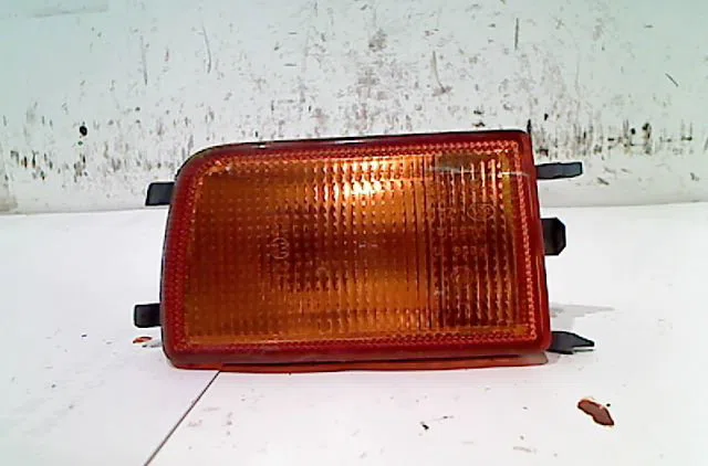 Clignotant gauche VOLKSWAGEN GOLF III Phase 1 01-1992--12-1997 occasion — photo 2