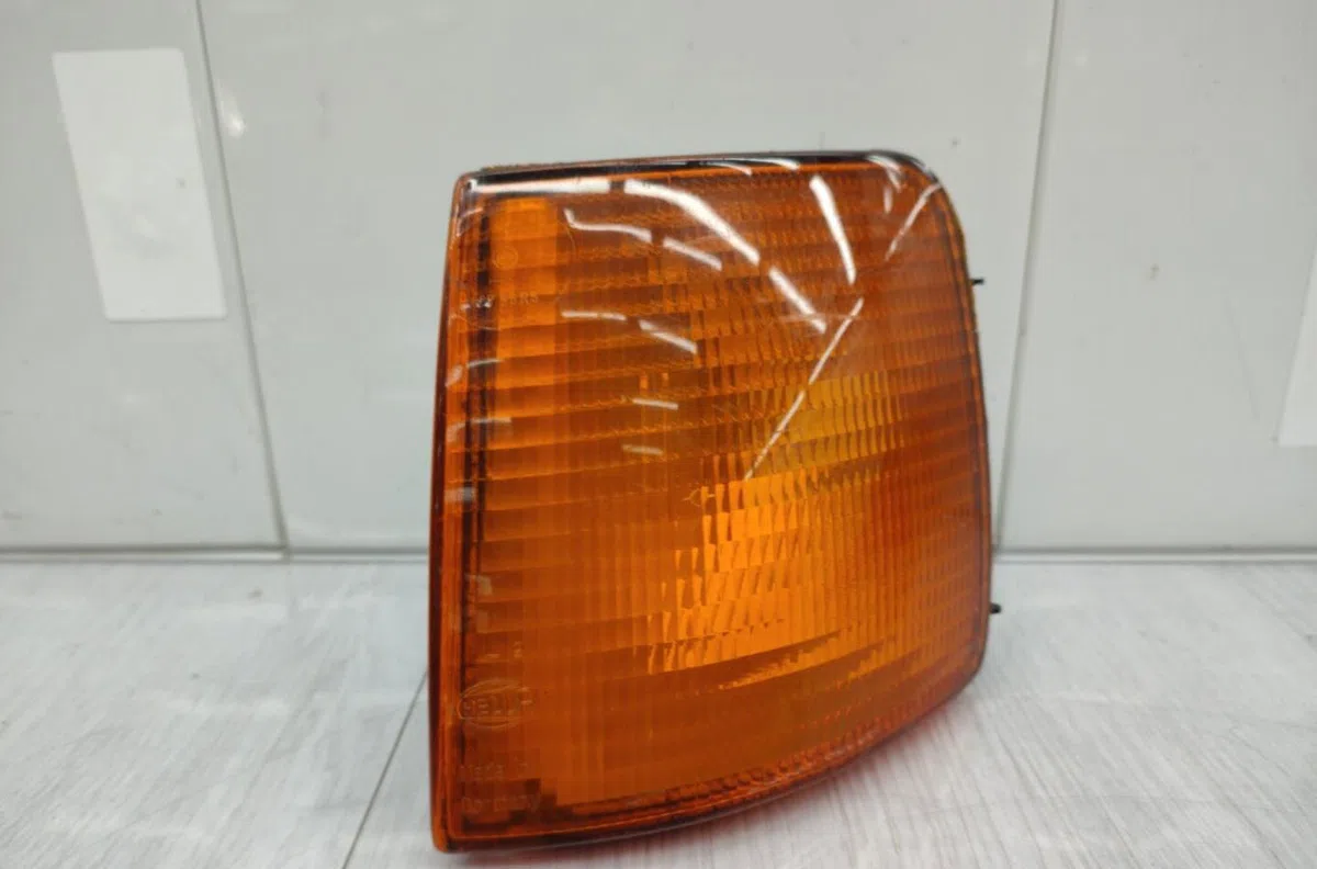Clignotant gauche VOLKSWAGEN PASSAT 3 PHASE 1 BREAK occasion — photo 4