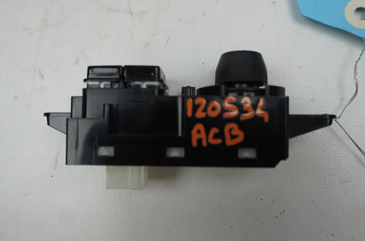 Commande autoradio Peugeot 208 I (CA_, CC_) 1.2 vti 82 (2012) occasion — photo 3
