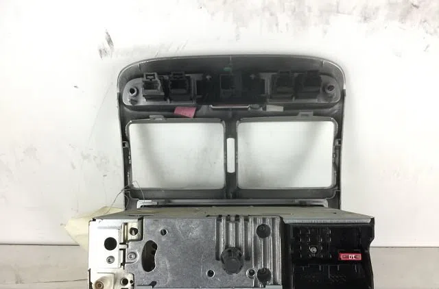 Commande autoradio Peugeot 307 (3A-C) 1.6 hdi (2005-2009) 5 portes occasion — photo 2