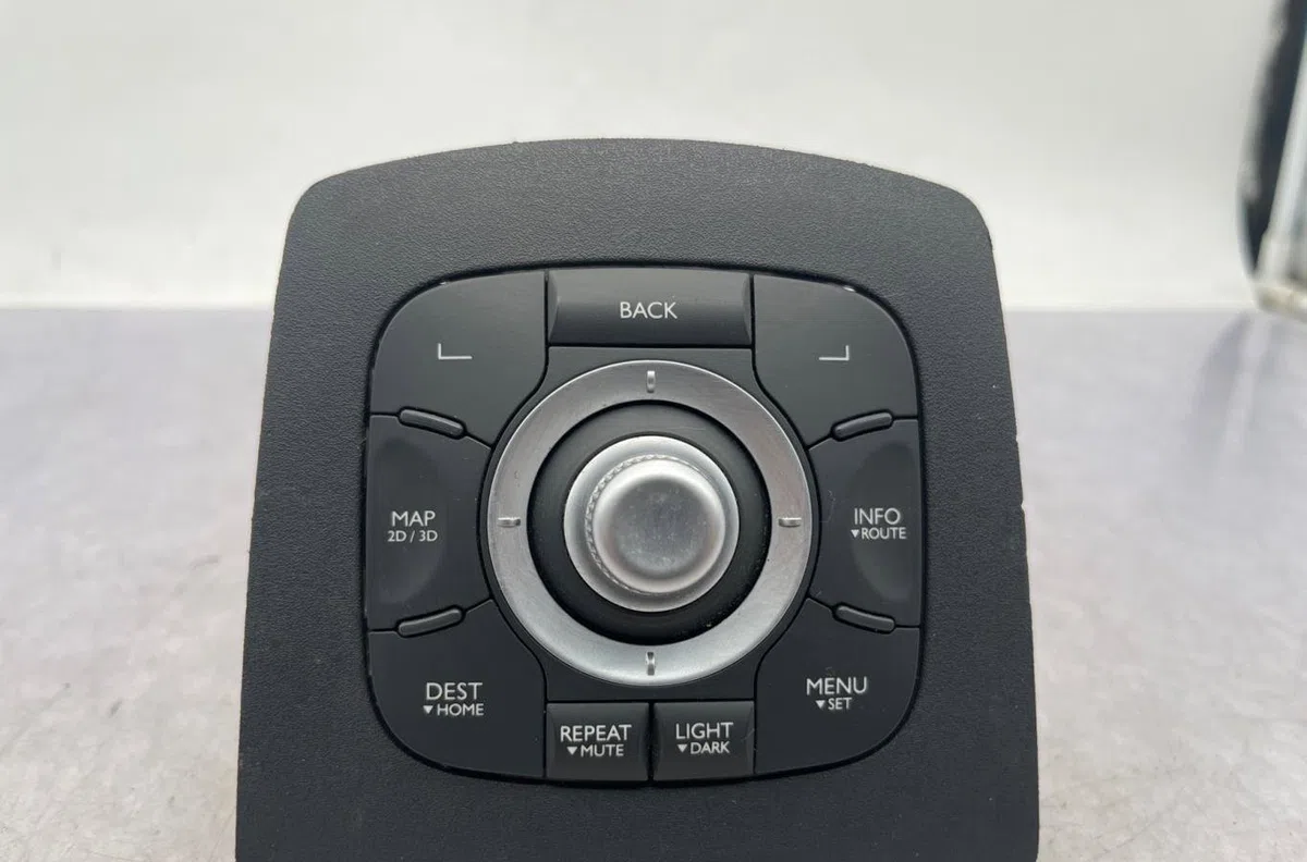 Commande autoradio RENAULT GRAND SCENIC 3 PHASE 2 occasion — photo 4