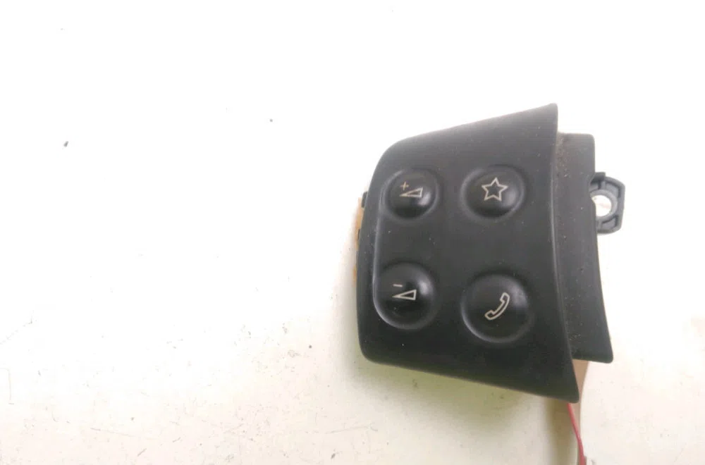 Commande autoradio Volkswagen GOLF V (1K1) 1.9 tdi (2003-2008) 5 portes occasion — photo 2