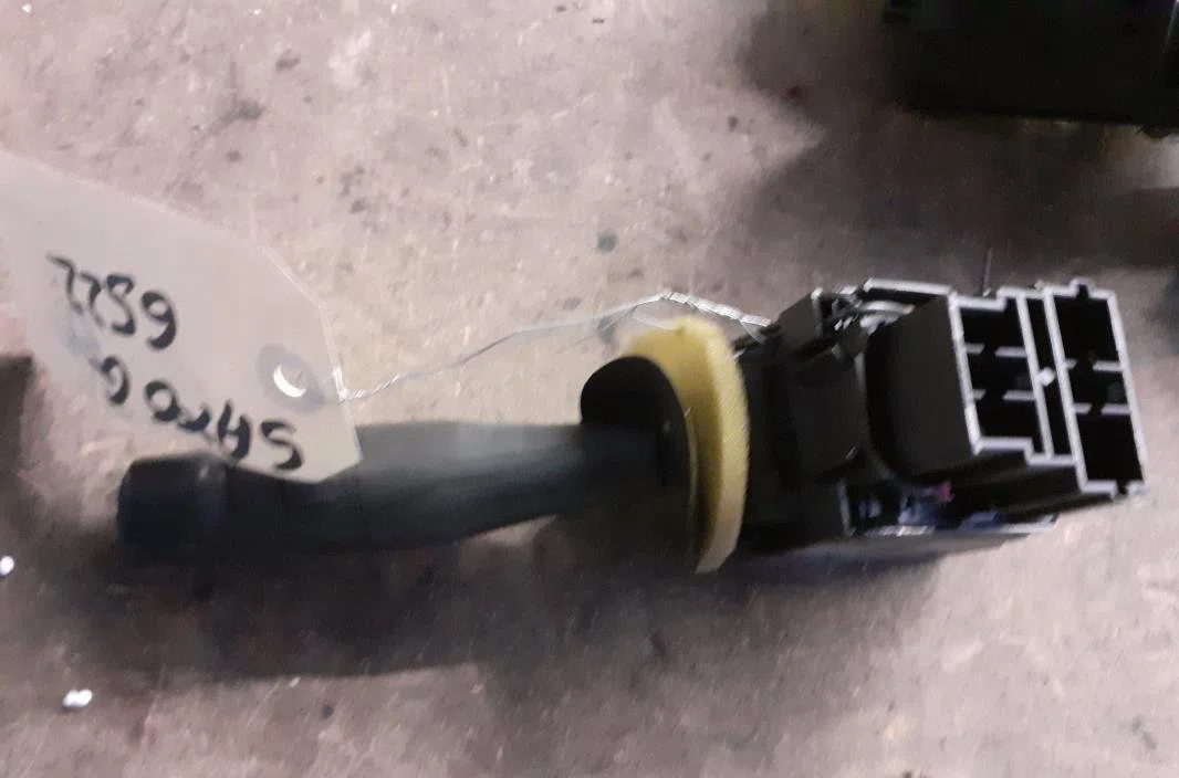 Commande clignotant Citroen SAXO (S0, S1) 1.5 d (1996-2001) 5 portes occasion — photo 2