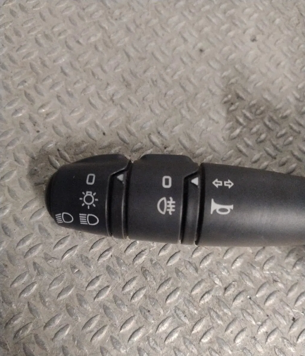 Commande clignotant Dacia SANDERO 1.2 16v (2008) 5 portes occasion — photo 2