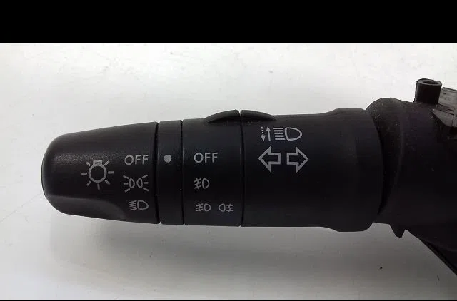 Commande clignotant Nissan ALMERA TINO (V10) 2.2 dci (2000-2006) occasion — photo 2