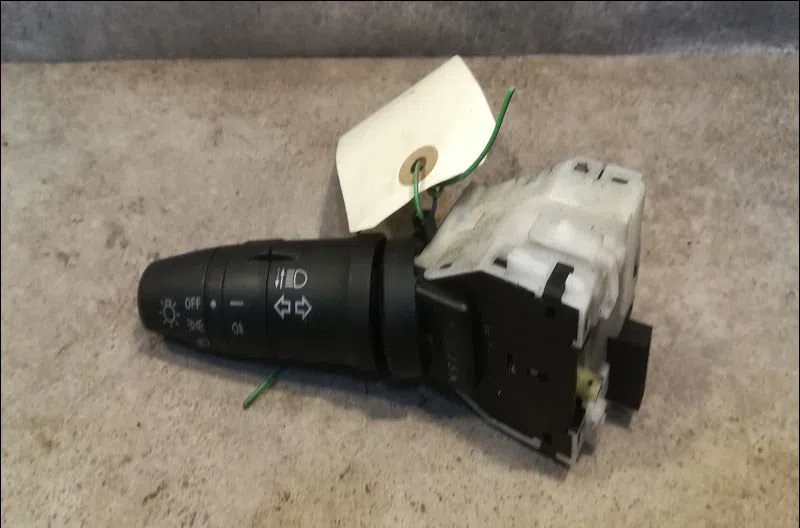 Commande clignotant Nissan MICRA III (K12) 1.5 dci (2003-2010) occasion — photo 4