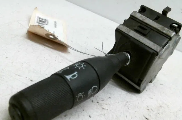 Commande clignotant Renault CLIO I (B-C57_, 5-357_) 1.2 (5-357y, 5-357k) (1996-1998) occasion