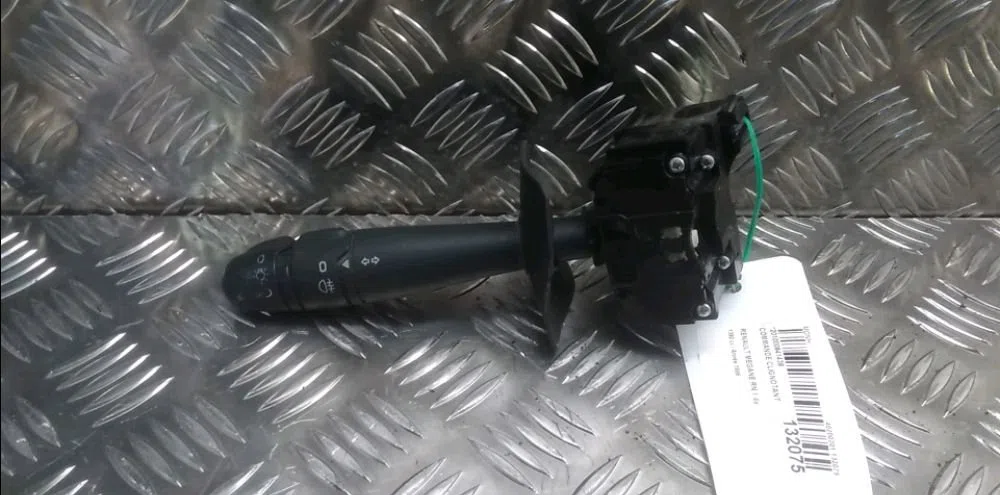 Commande clignotant Renault MEGANE I (BA0-1_) 1.4 e (ba0e, ba0v) (1996-2003) occasion — photo 3