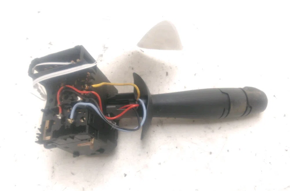 Commande clignotant Renault TWINGO II (CN0_) 1.2 16v (cn04, cn0a, cn0b) (2007-2014) 3 portes occasion — photo 3